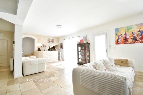 Maison à vendre 5 pièces MOURIES (13)