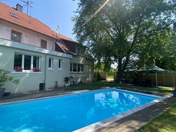 Maison - 8 pièces - 208 m²