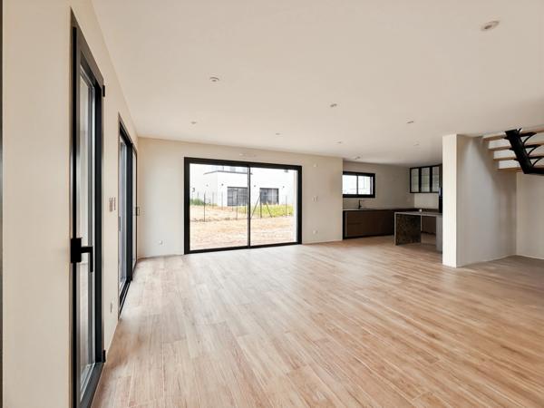 BRAIN SUR L'AUTHION : Magnifique maison contemporaine offrant 4 chambres, une vie de plain-pied, garage et jardin.