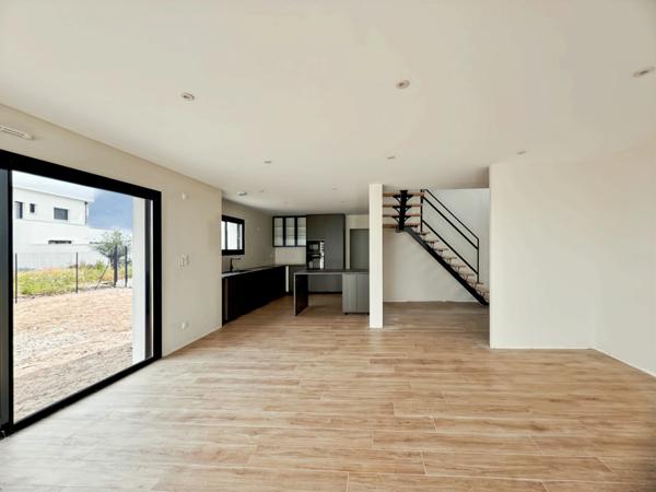 BRAIN SUR L'AUTHION : Magnifique maison contemporaine offrant 4 chambres, une vie de plain-pied, garage et jardin.