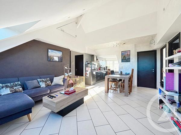 Appartement F3 à vendre  3 pièces - 86 m 2   MONTREUX CHATEAU  - 90
