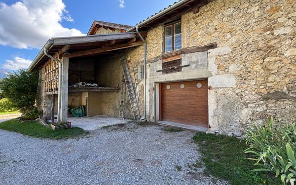 Maison à vendre    4 pièces • 106 m2 Saint-Étienne-de-Crossey