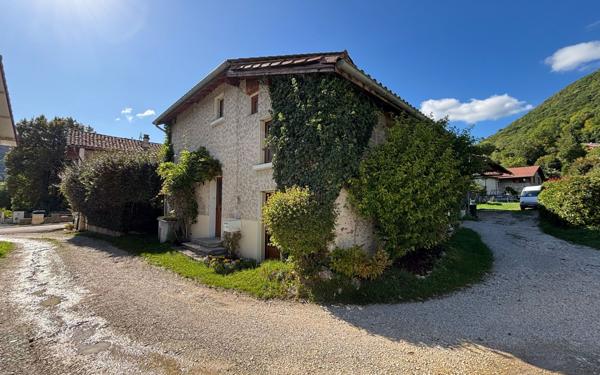 Maison à vendre    4 pièces • 106 m2 Saint-Étienne-de-Crossey