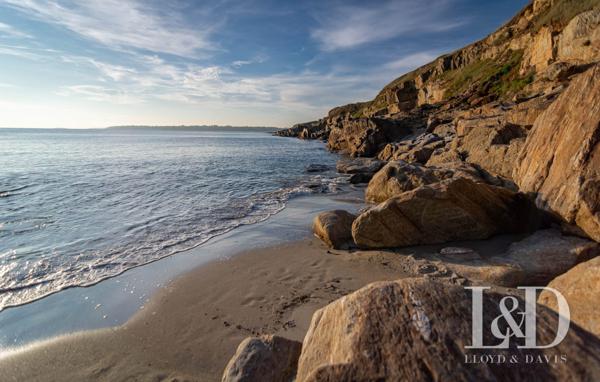 Maison Contemporaine avec piscine intérieure à Moëlan-sur-Mer