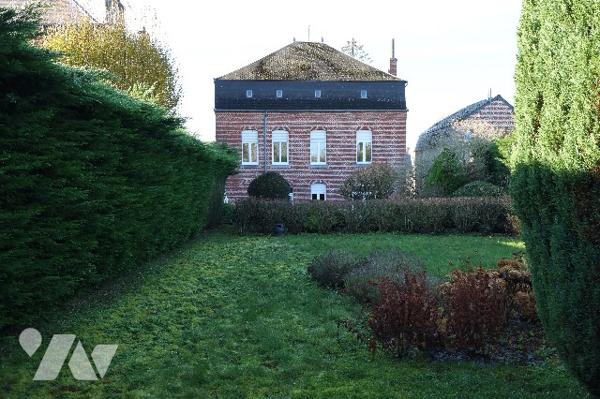 Exclusivité,
Immeuble à usage mixte professionnel et habitation - Idéalement situé.