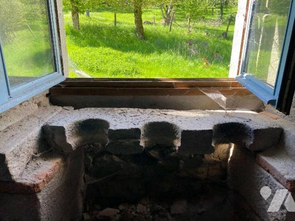 En plein c?ur du parc régional des Volcans, à 1h30 de route de CLERMONT-FERRAND, dans un villag...