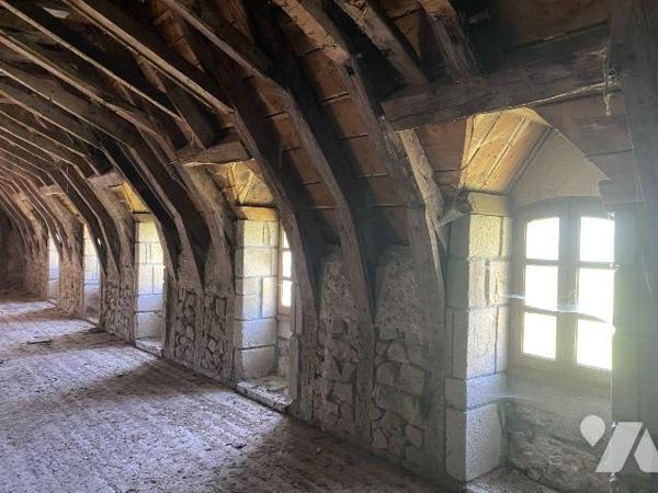 En plein c?ur du parc régional des Volcans, à 1h30 de route de CLERMONT-FERRAND, dans un villag...