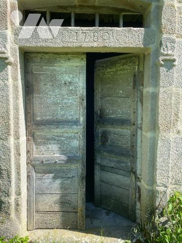 En plein c?ur du parc régional des Volcans, à 1h30 de route de CLERMONT-FERRAND, dans un villag...