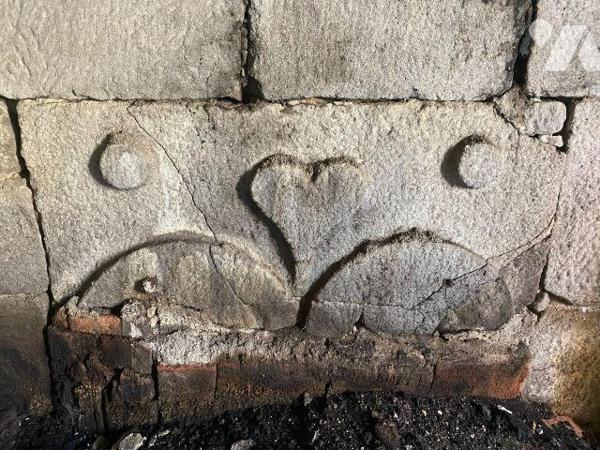 En plein c?ur du parc régional des Volcans, à 1h30 de route de CLERMONT-FERRAND, dans un villag...