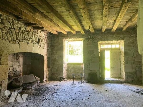 En plein c?ur du parc régional des Volcans, à 1h30 de route de CLERMONT-FERRAND, dans un villag...