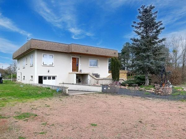 En Exclusivité Maison située à Riorges 7 pièces 187 m2, terrain 4500 m2