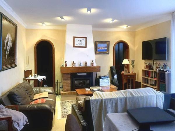 En Exclusivité Maison située à Riorges 7 pièces 187 m2, terrain 4500 m2