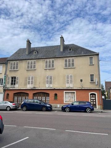 14170 St Pierre sur Dives Immeuble  ancien hôtel à rénover