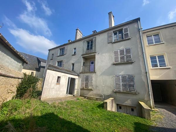 14170 St Pierre sur Dives Immeuble  ancien hôtel à rénover