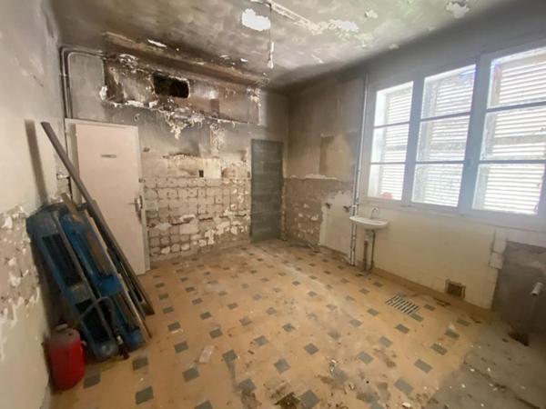 14170 St Pierre sur Dives Immeuble  ancien hôtel à rénover