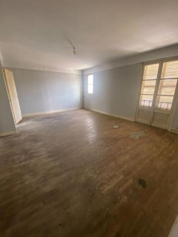 14170 St Pierre sur Dives Immeuble  ancien hôtel à rénover