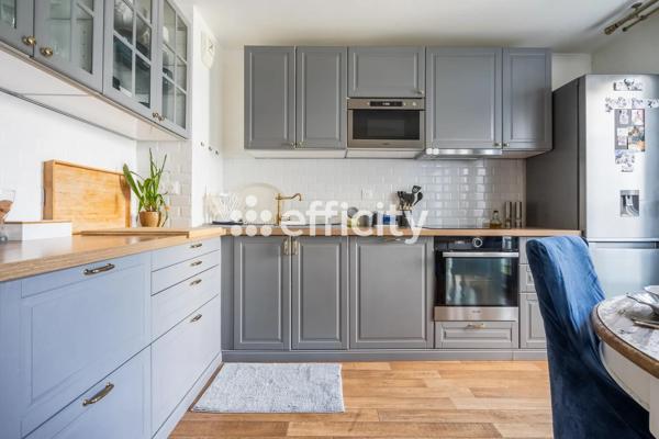 Appartement
         3 pièces
        - 64 m² 310 000 € *