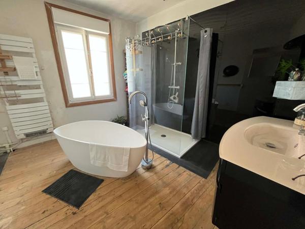 RARE : DEMEURE DE CARACTÈRE + TERRAIN CONSTRUCTIBLE