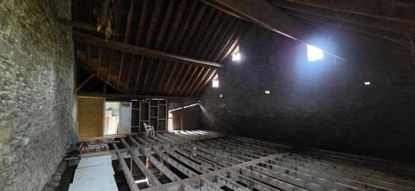 Grange traditionnelle 200m² et terrain de 600m² au centre de Laruns (64)