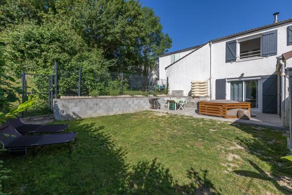 Vente                                                      Maison
                        
                     4 pièces                      100 m2                     à Montalieu-Vercieu