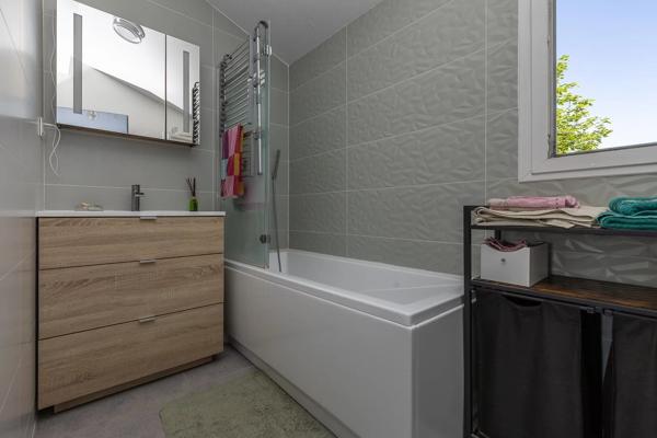 Vente                                                      Maison
                        
                     4 pièces                      100 m2                     à Montalieu-Vercieu