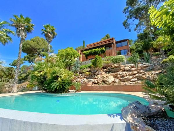 Hyères (83400) Villa vue mer avec piscine au Mont des Oiseaux