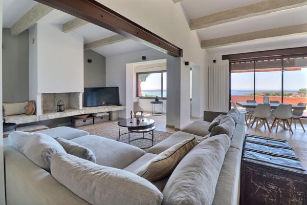 Hyères (83400) Villa vue mer avec piscine au Mont des Oiseaux