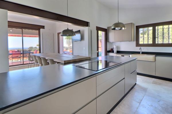 Hyères (83400) Villa vue mer avec piscine au Mont des Oiseaux