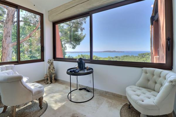 Hyères (83400) Villa vue mer avec piscine au Mont des Oiseaux