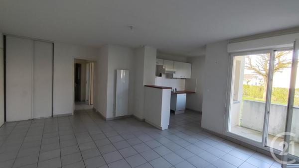 Appartement F3 à vendre  3 pièces - 58,31 m 2   SAINTES  - 17