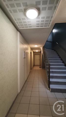 Appartement F3 à vendre  3 pièces - 58,31 m 2   SAINTES  - 17