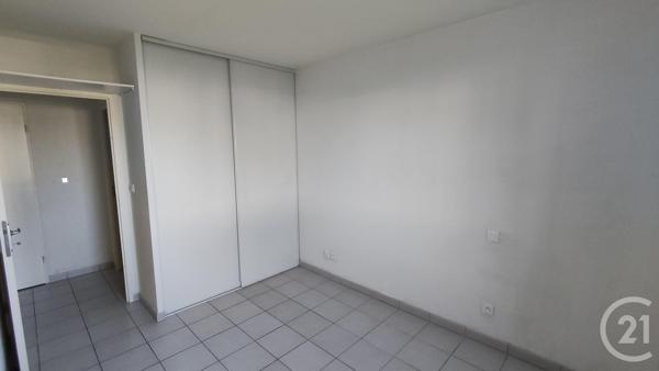 Appartement F3 à vendre  3 pièces - 58,31 m 2   SAINTES  - 17
