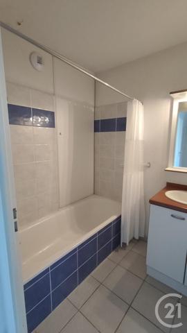 Appartement F3 à vendre  3 pièces - 58,31 m 2   SAINTES  - 17