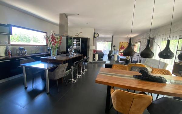 Maison à vendre    4 pièces •  Saint-André-de-Roquepertuis