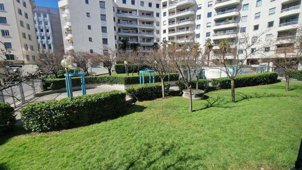 Lyon 6? – Appartement atypique 70m2 lumineux avec garage et vue sur jardin – Bellecombe/ Brotteaux