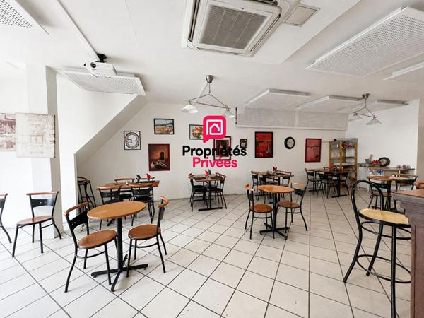 Immeuble avec commerce et logement
