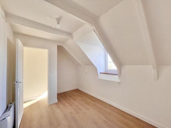 Appartement à louer 625 € CC Morlaix 3 p 57 m² DPE C