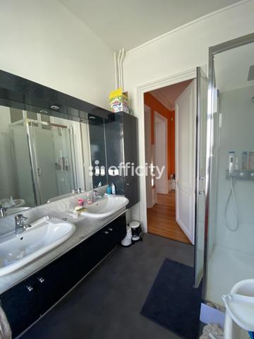 Maison 9 pièces - 246 m²