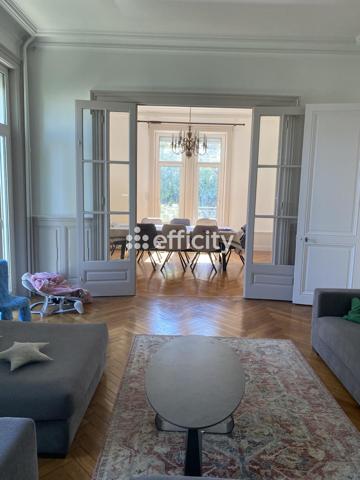 Maison 9 pièces - 246 m²