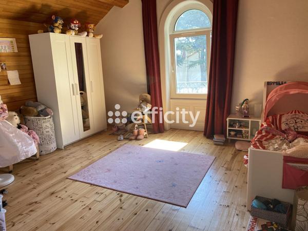 Maison 9 pièces - 246 m²