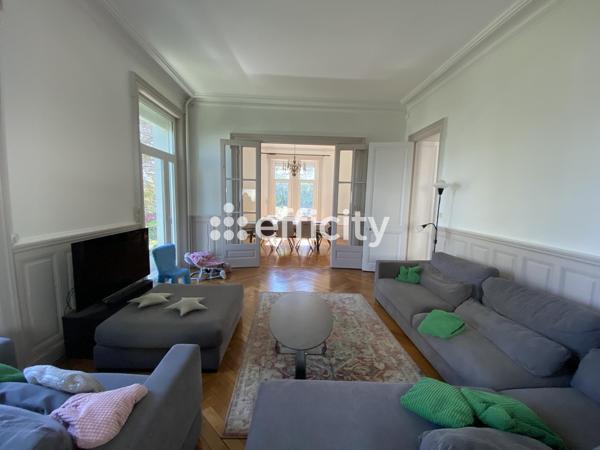 Maison 9 pièces - 246 m²