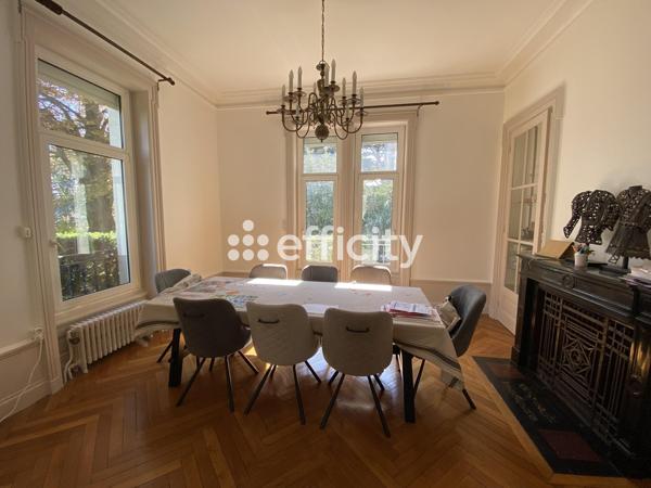 Maison 9 pièces - 246 m²