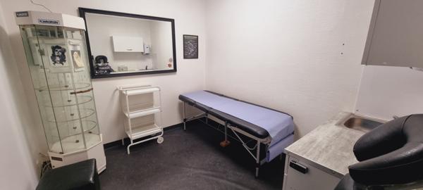 Ensemble de 3 Locaux Commerciaux à Confolens 383 m² avec Parking