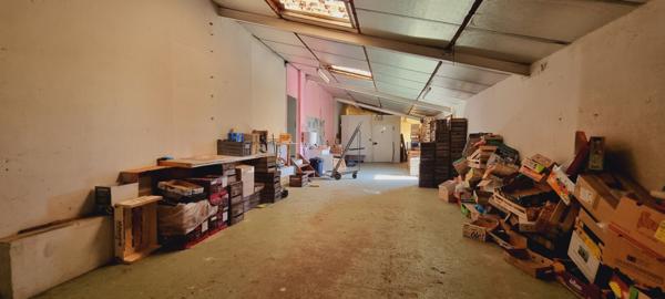 Ensemble de 3 Locaux Commerciaux à Confolens 383 m² avec Parking