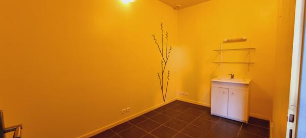 Ensemble de 3 Locaux Commerciaux à Confolens 383 m² avec Parking