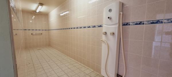 Ensemble de 3 Locaux Commerciaux à Confolens 383 m² avec Parking