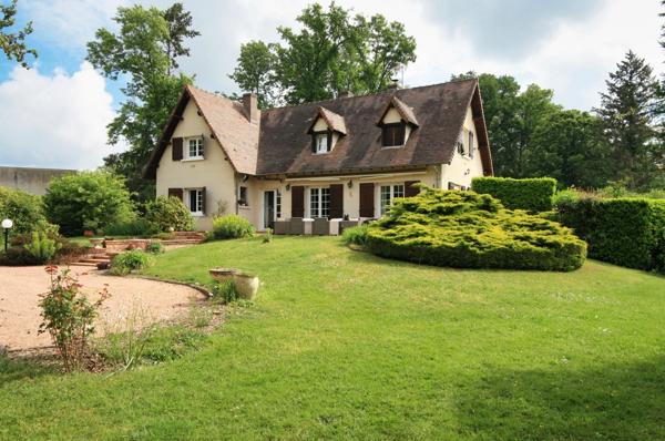 RARE à la vente : maison rénovée de 6 chambres en classe énergétique B, à proximité directe du centre et au calme.