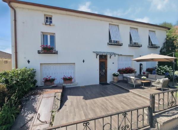 Ancien PRESBYTÈRE à vendre 5 pièces (SH. 251 m2) proche CONTREXEVILLE (88) avec dépendances sur TERRAIN de 1102 m2