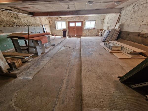 Ancien PRESBYTÈRE à vendre 5 pièces (SH. 251 m2) proche CONTREXEVILLE (88) avec dépendances sur TERRAIN de 1102 m2