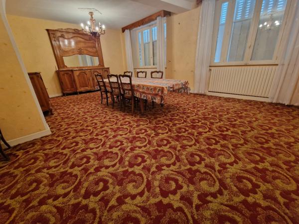Ancien PRESBYTÈRE à vendre 5 pièces (SH. 251 m2) proche CONTREXEVILLE (88) avec dépendances sur TERRAIN de 1102 m2